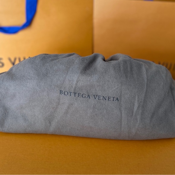 Bottega Veneta The Pouch Bag - Picture 3 of 4